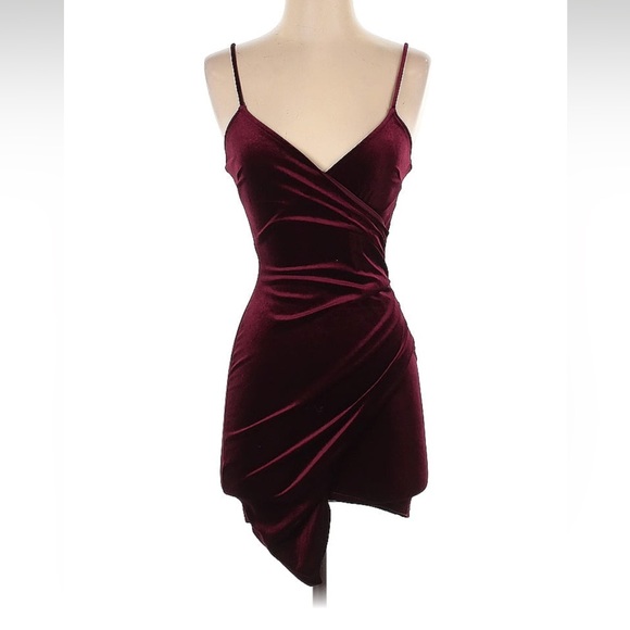Winsor Red velvet mini dress size XS - Picture 2 of 3